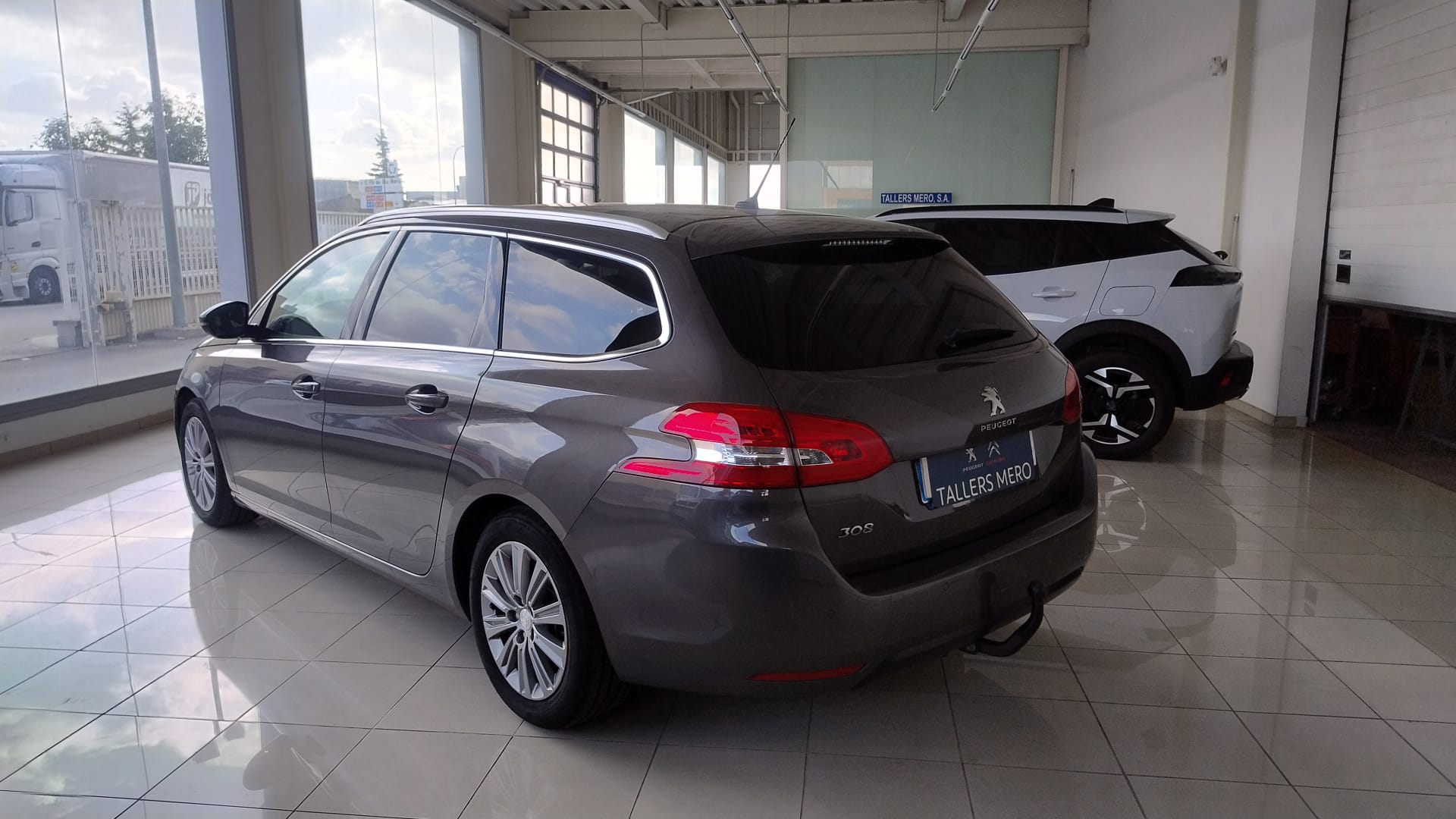 Peugeot 308sw Allure Pack 1.6 BlueHDI 120 EAT6 - Imatge 21