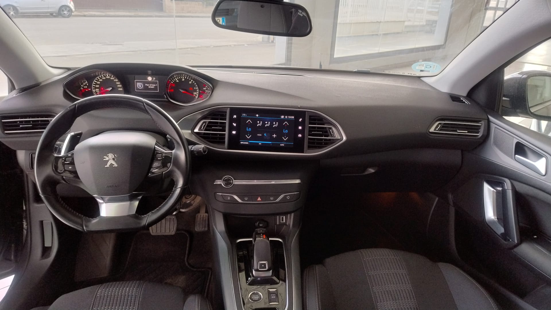Peugeot 308sw Allure Pack 1.6 BlueHDI 120 EAT6 - Imatge 15