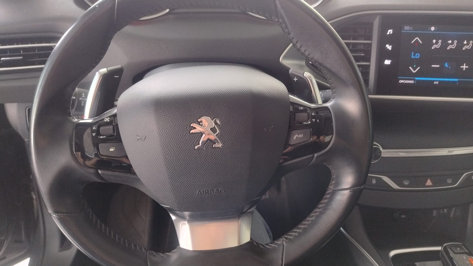 Peugeot 308sw Allure Pack 1.6 BlueHDI 120 EAT6 - Imatge 17